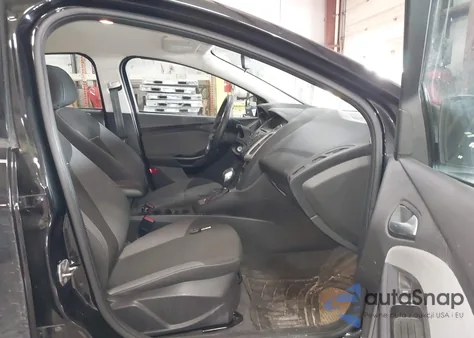 2014 Ford Focus Se z USA, uszkodzony, nr VIN 1FADP3K2XEL105489